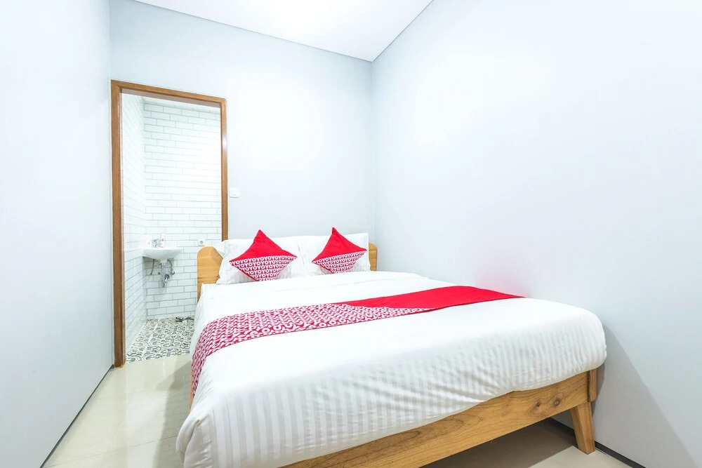 Moes Residence by OYO Rooms