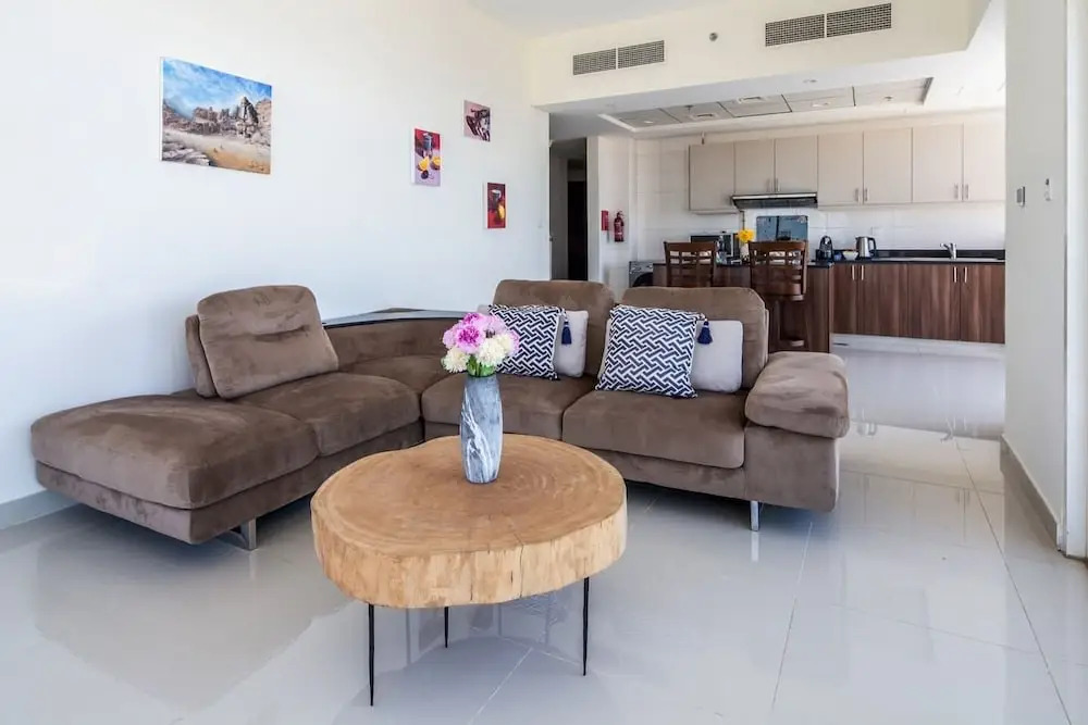 Premier 2BR Apartment in JVC Community - Sleeps 5!