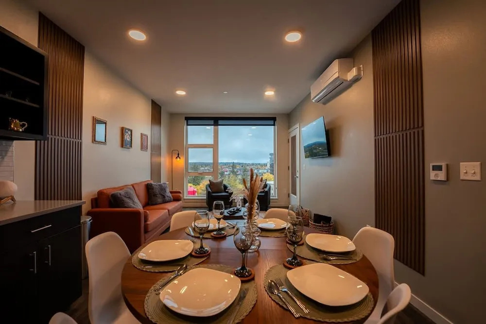 Gated Parking DT 2BR w City View Gym Access