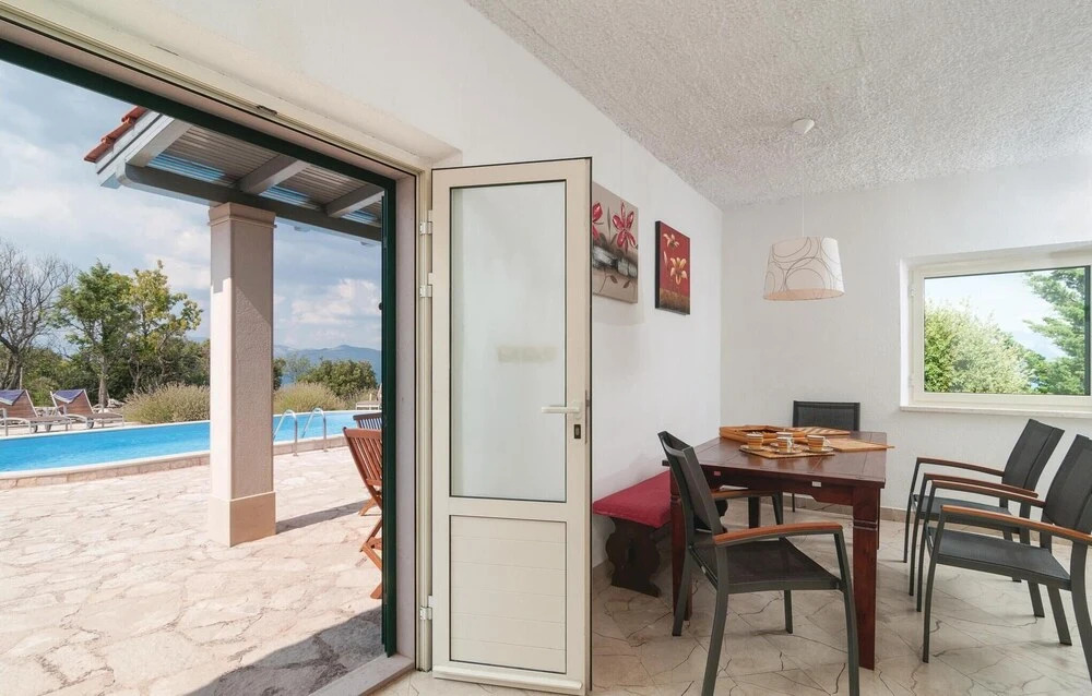 Amazing Home in Praznica With 4 Bedrooms, Wifi and Outdoor Swimming Pool