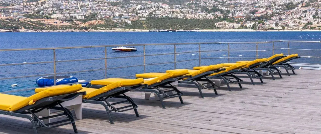 Green Beach Hotel