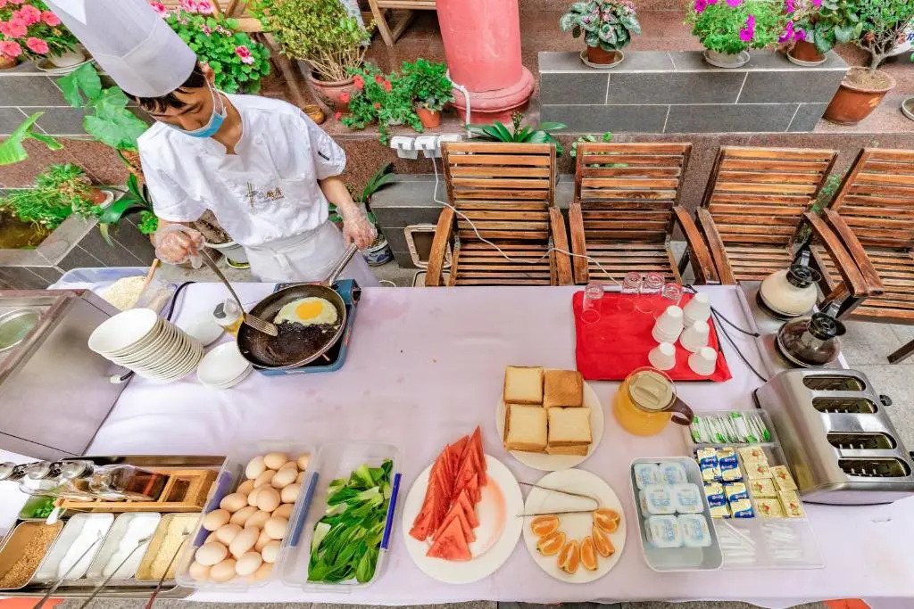 Wenjun Courtyard Hotel Chengdu ,English-Speaking , Pick-up Service ,Laundry Service , Local Tours