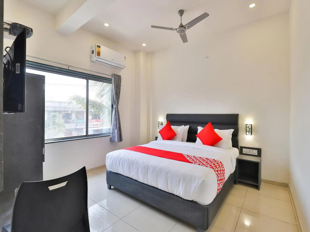 Oyo 23669 Nova Hotel New Crossroad
