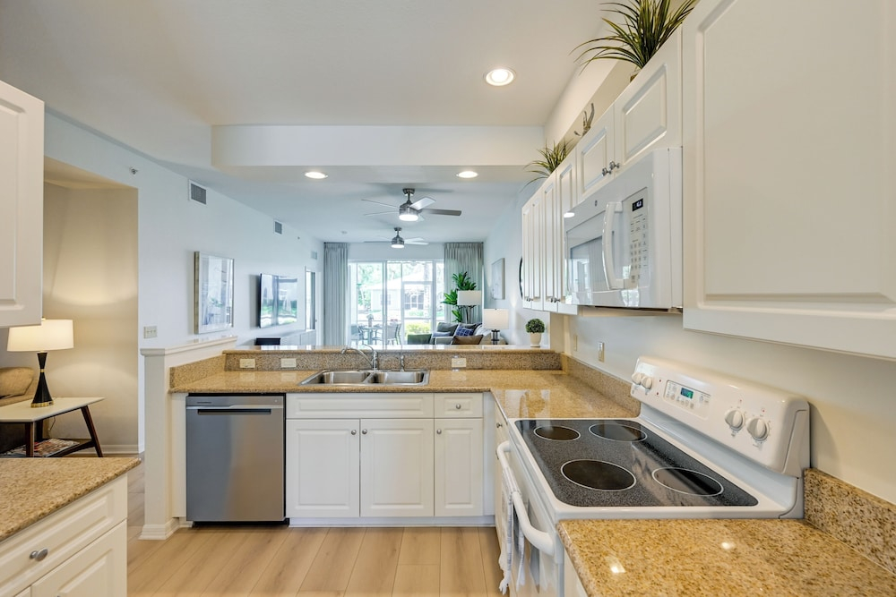 Newly Updated Golf Villa w/ Free Golf May-oct