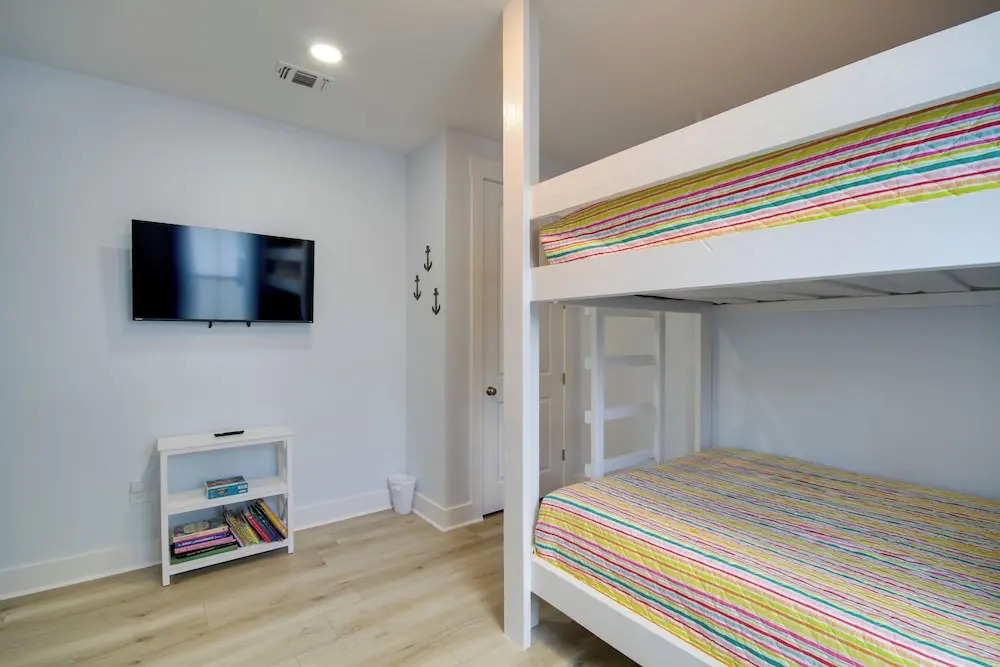 Sunny Gulfport Vacation Rental: Walk to Beaches!