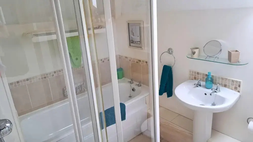 Shell Hill 3-bed Apt, Sleeps 6, 15 Mins to Beach