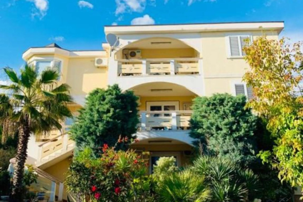 Pool Apartment Tierra 1