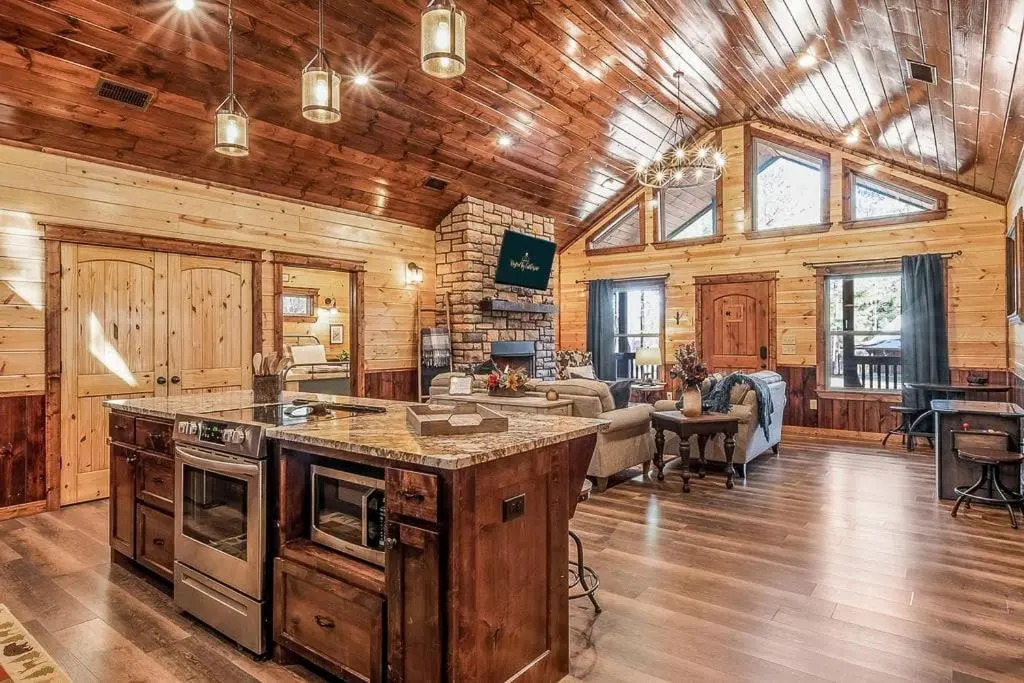 Large Luxury 2BR Cabin w Hot Tub Double Trouble was designed for fun comfort and memories minutes from buzzling Hochatown and beautiful Beaver Bend State Park