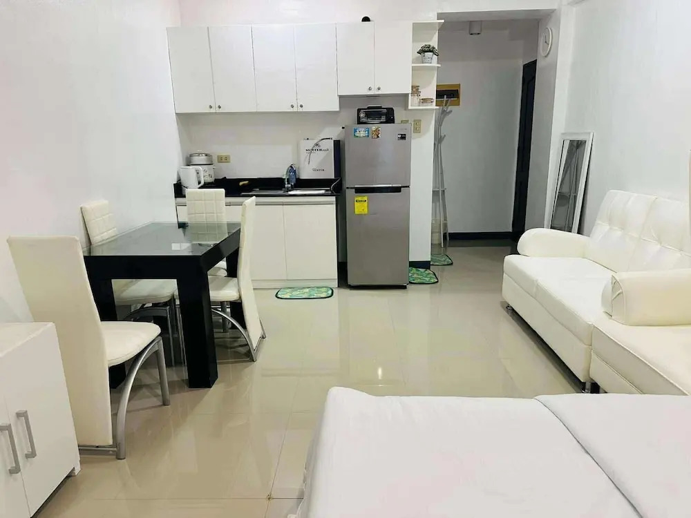 Cozy Studio in Parañaque - Perfect for Transients and Long-stayers Alike
