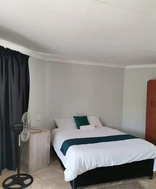 Khutsong Lodge