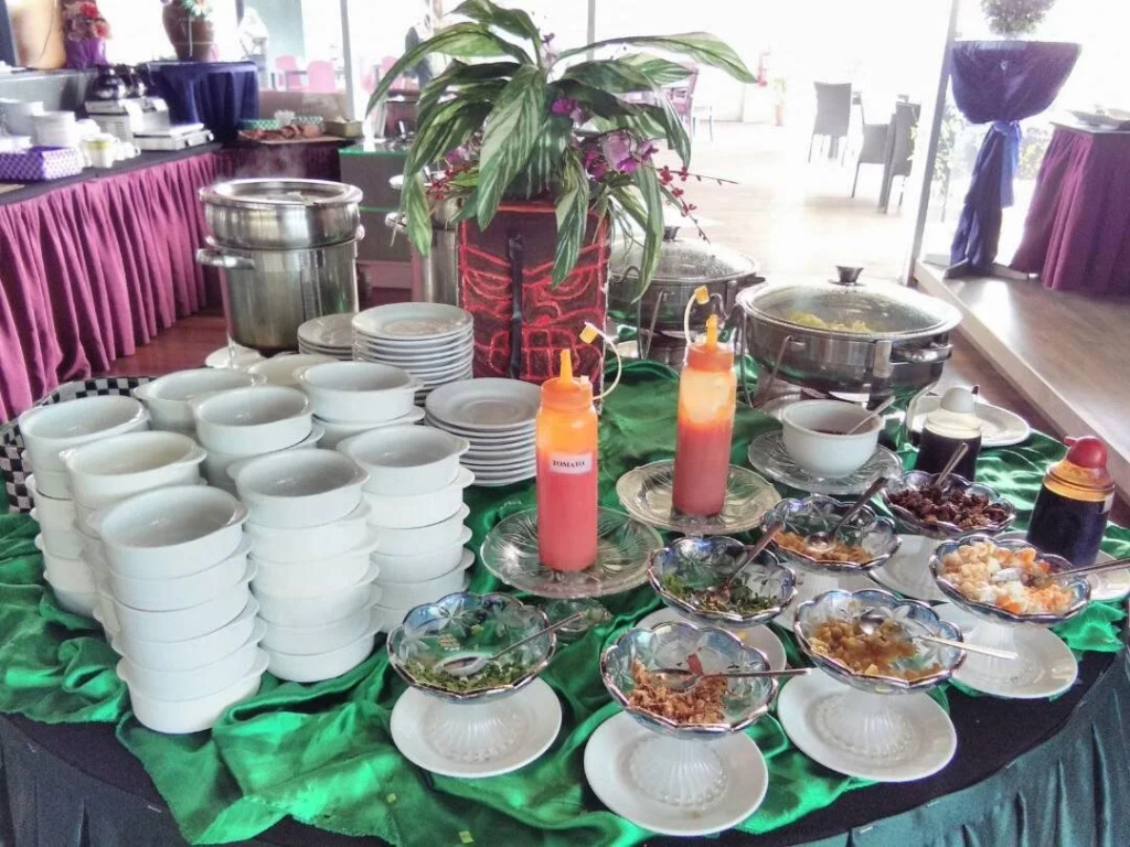 Courtyard Hotel 1Borneo