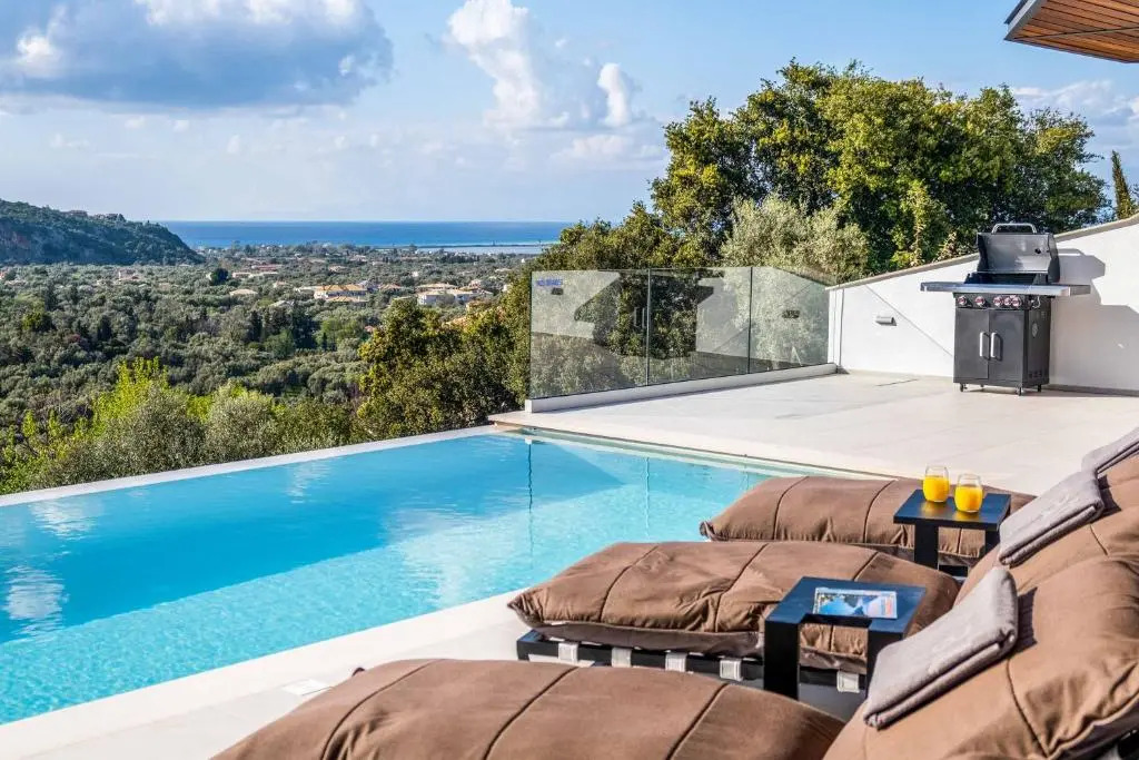 Villa Beyond the Horizon