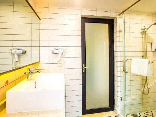 Pafei Apartment (Guangzhou Luogang Xiangxue Metro Station)