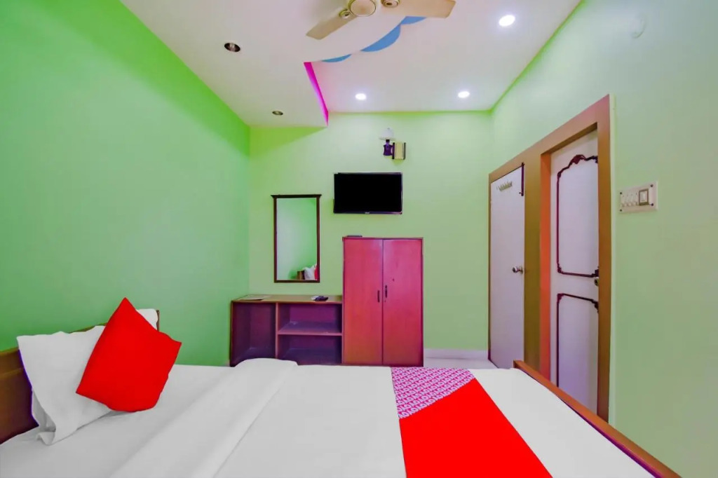 OYO Flagship 77620 Binayak Banquet & Ac Guest House