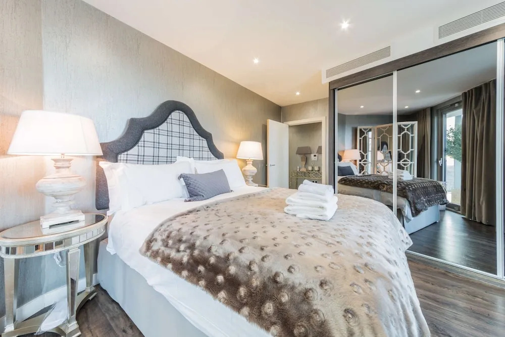 Kew Eye Apartments Kew
