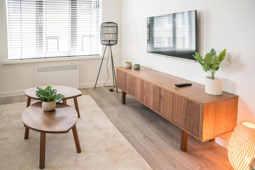 ETAGE 2 - appartement in centrum, 300m van zee mét parking