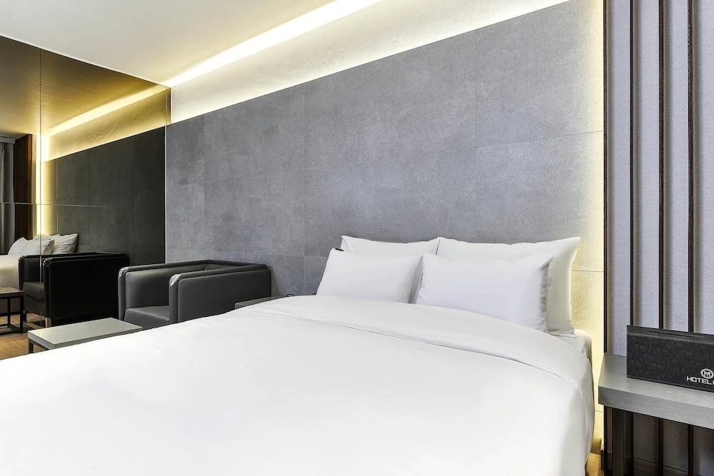 MAY Hotel