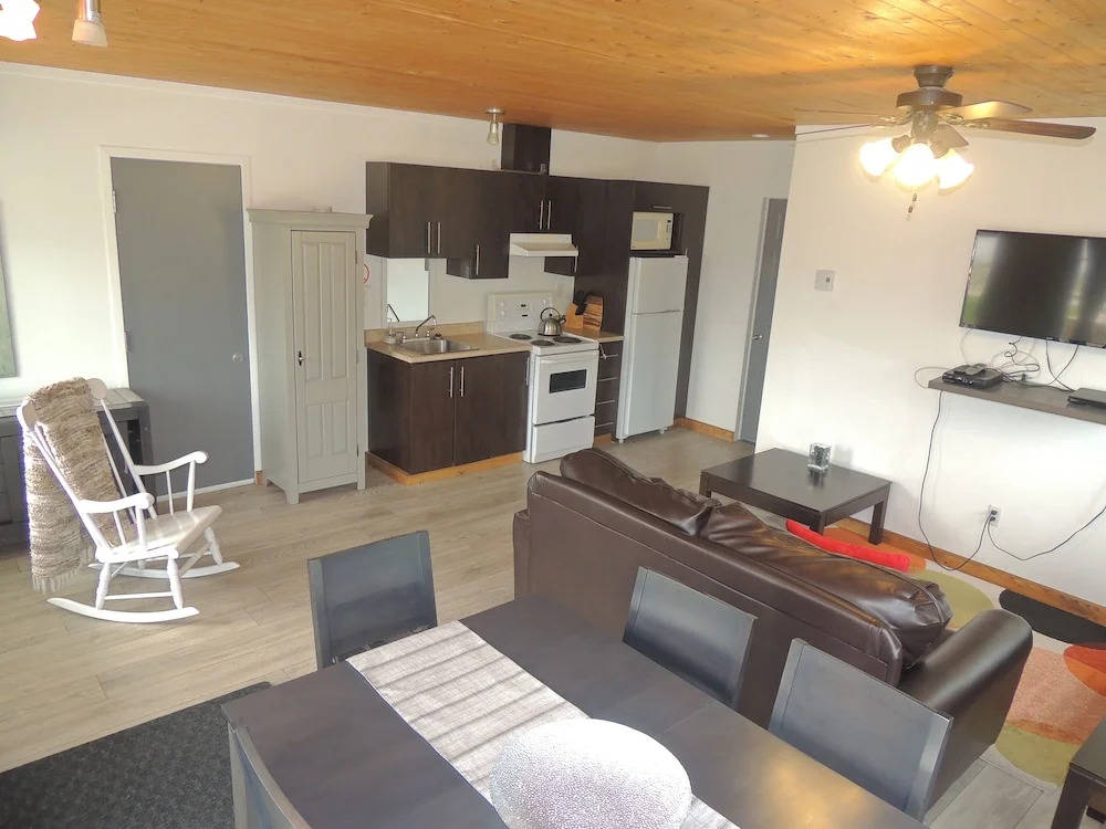  Chalets et Gîte au bord au bord du Lac Kénogami
