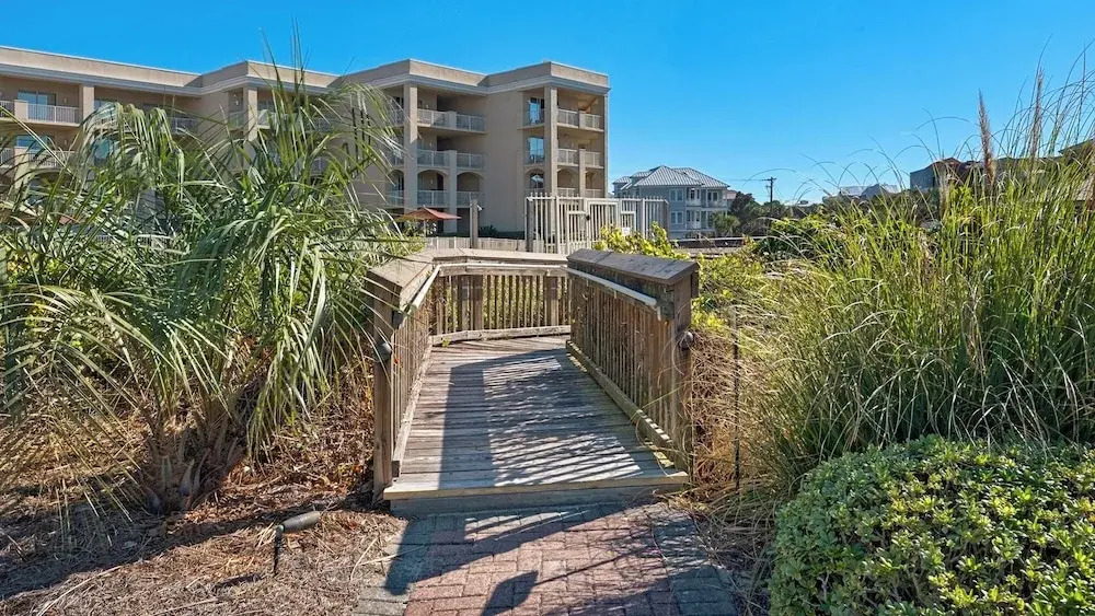 Modern & Updated - Gulf-front - Steps to the Beach