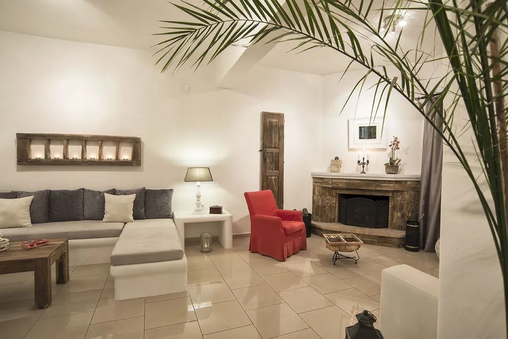 Morfes Luxury Suites by Caldera Houses