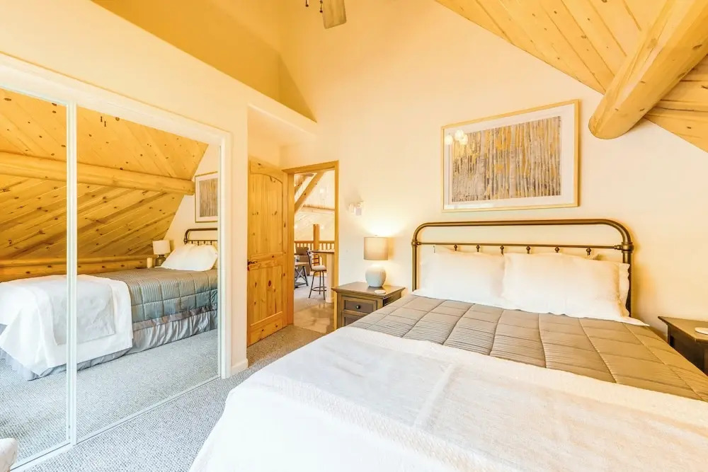 Mountain Cabin w/ Hot Tub: 4 Mi to Shaver Lake!