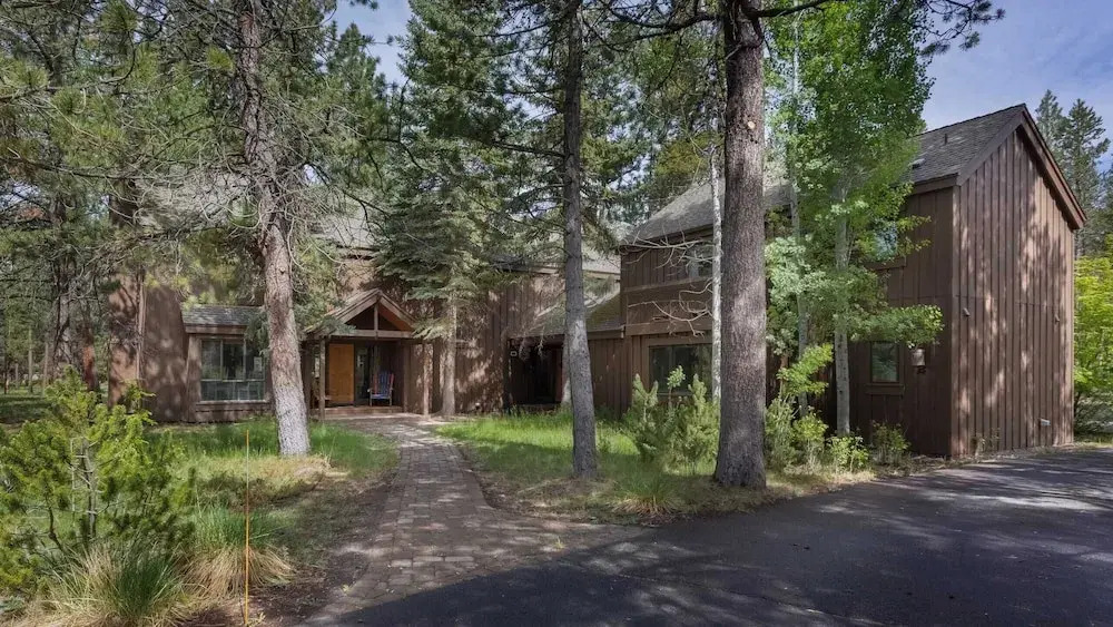 Skylight by Avantstay Elevated Mountain Home w/ Hot Tub, Billiards, Large Patio