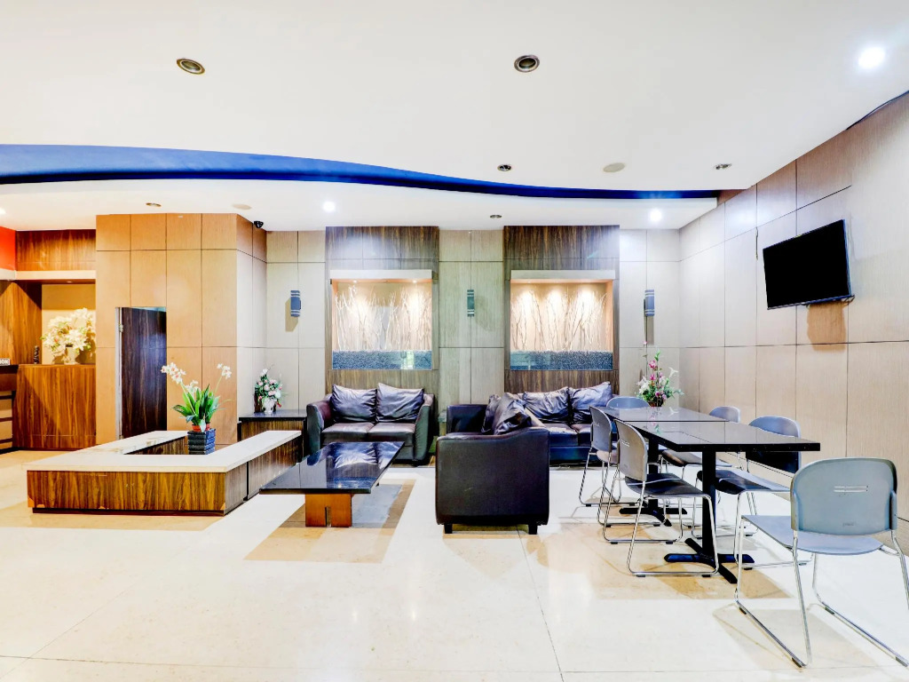 OYO Flagship 90641 Sky City Home