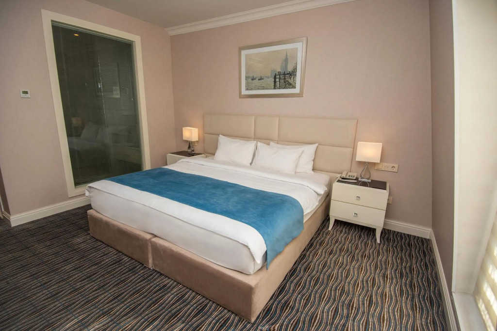 City Avenue Hotel