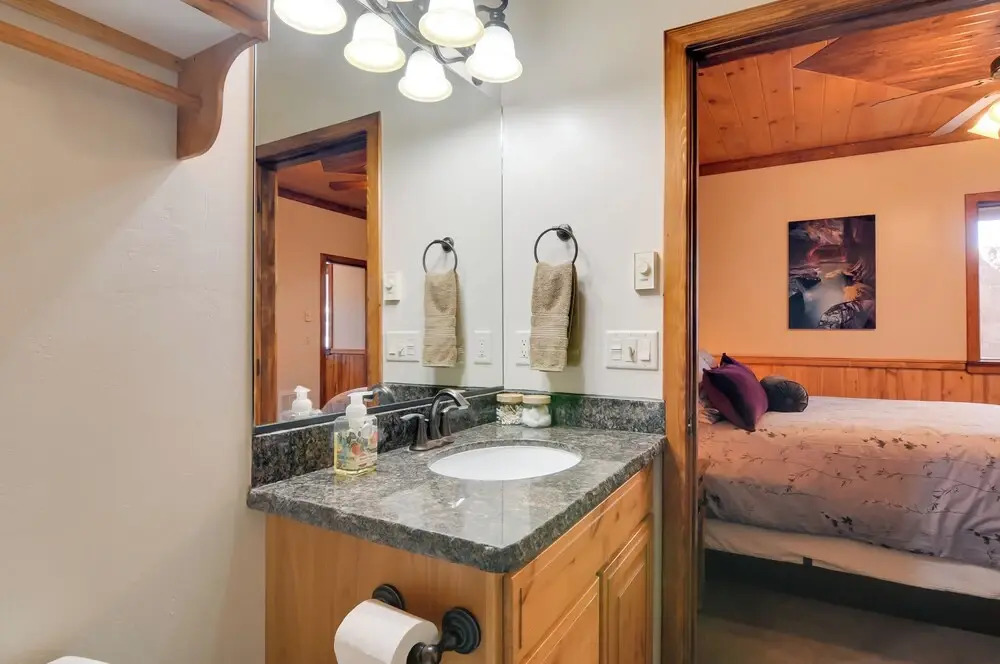 Woodsy Alton Couple's Retreat Near Bryce Canyon