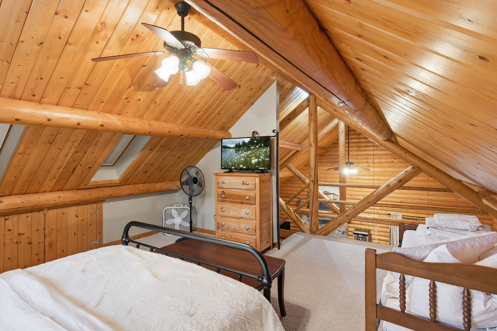 Lakefront Log Cabin With Private Dock, Two Decks & Cozy Comfort at 35mm in Sunrise Beach
