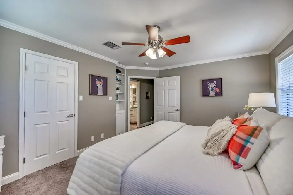 Adorable Haus With Fire Pit! - 1 Mile to Main St!