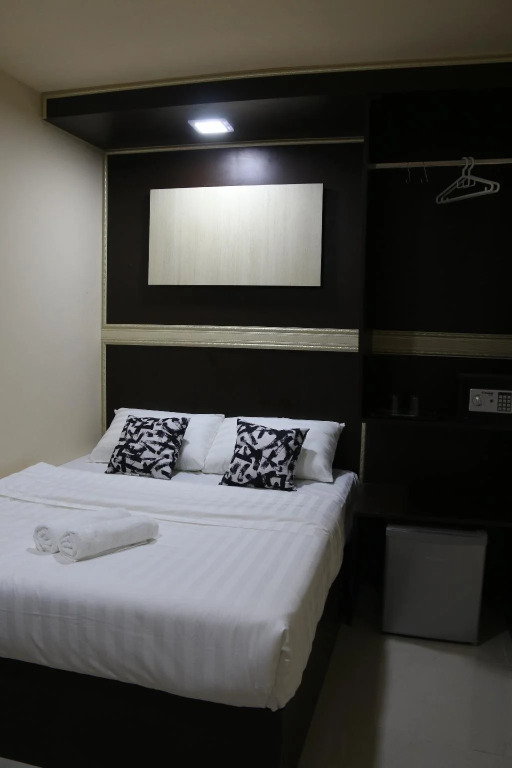 OYO 90143 Niche Valley Hotel