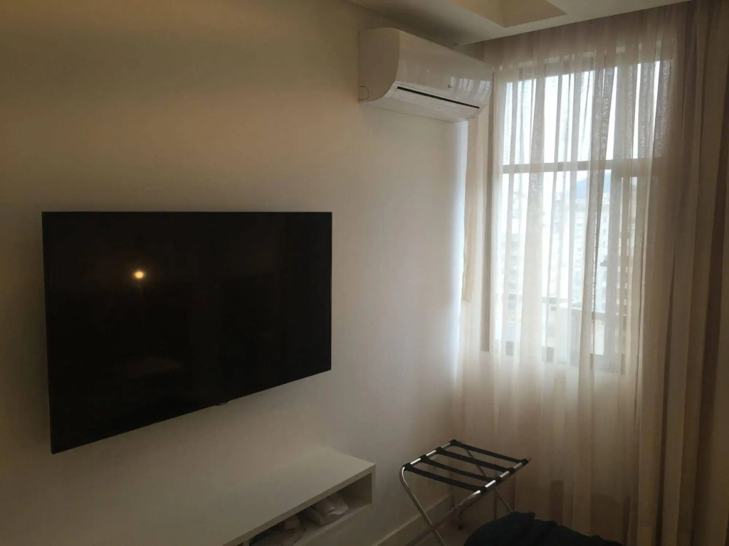 Flat decorado com piscina no Leblon