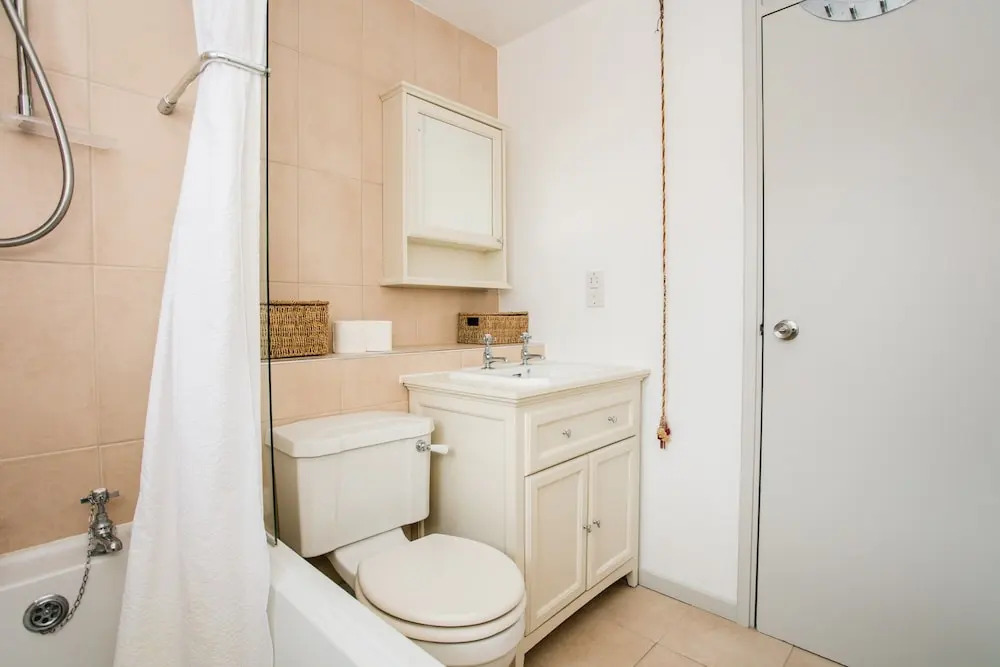 3 Bedroom House in Battersea Accommodates 5