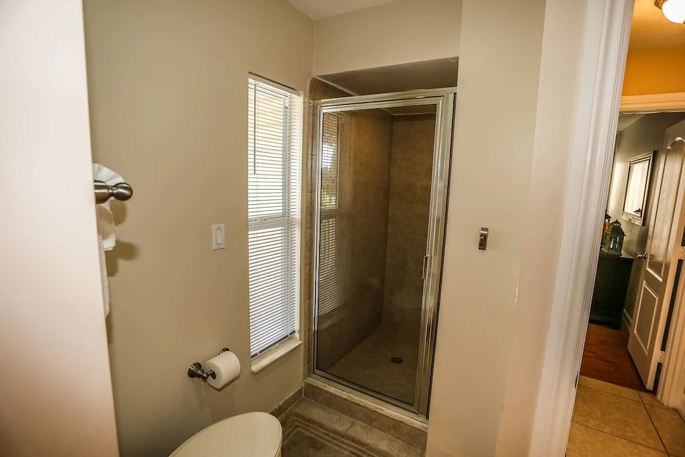 8170 Estero