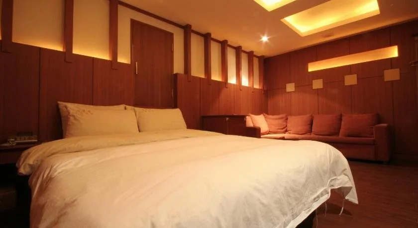 Utopia Hotel