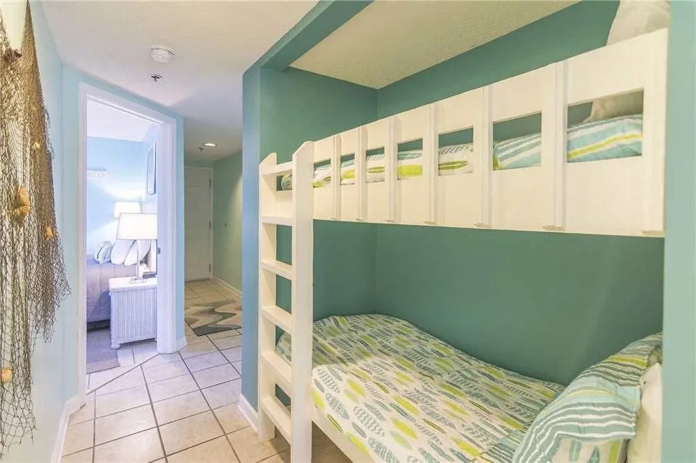 Tradewinds 108 - 1 Br condo by RedAwning
