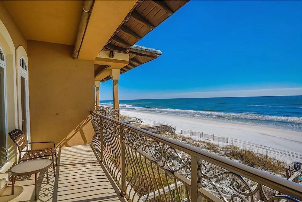 Bella Luna 4 Bedroom Holiday Home by Five Star Properties