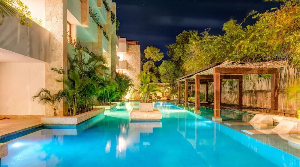 Private Rooftop 1BR Condo with Stunning Common Areas by Stella Rentals