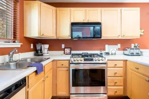 3473 Sunburst Ct - 3 Br Condo