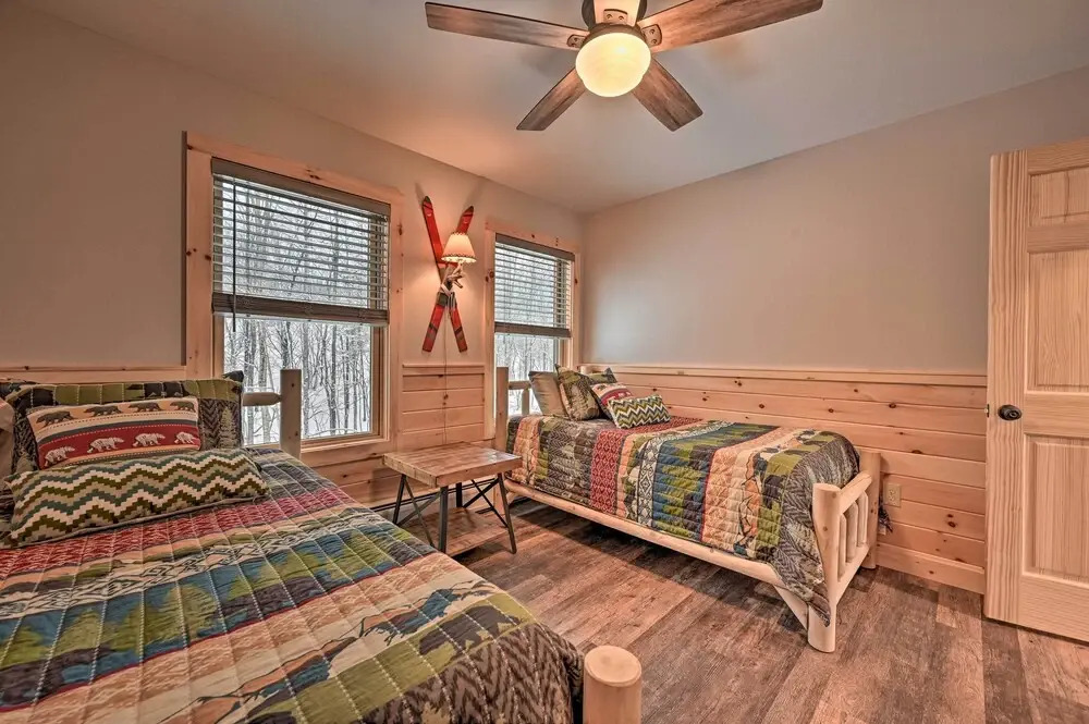 Rustic 3-story Pittsburg Cabin w/ Lake & Mtn Views