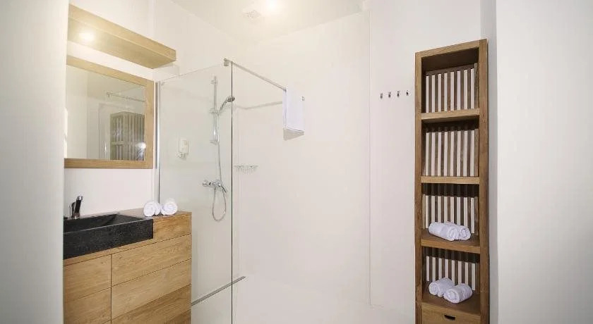 Dolphin Suites
