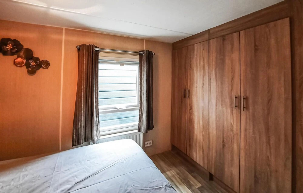 2 Bedroom Nice Home In Heinkenszand