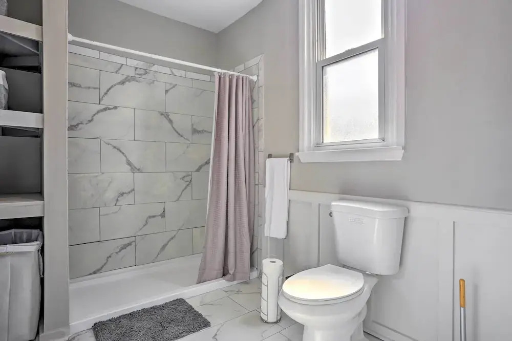 Updated Bayonne Townhome ~ 11 Mi to Nyc!
