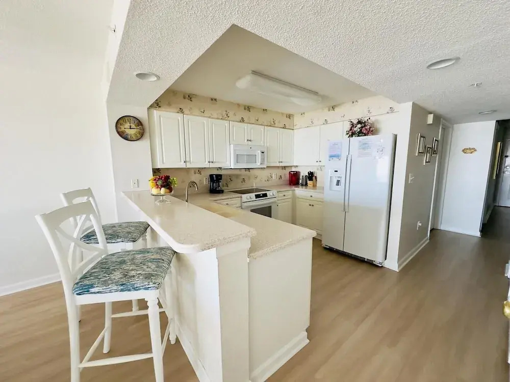 Ashworth 303 3 Bedroom Condo by RedAwning, North Myrtle Beach