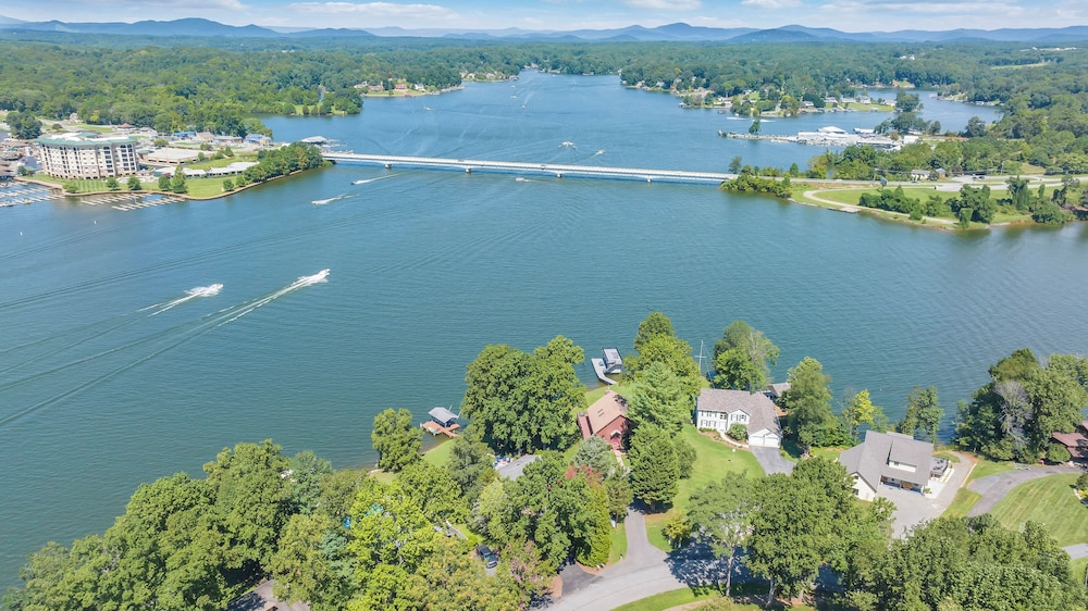 Pine Knob Point - Lakehouse w/ Private Dock