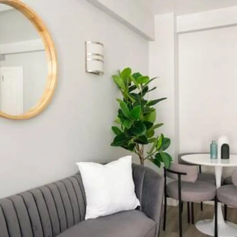 73-201 New 1BR 1bth UWS Doorman Gym