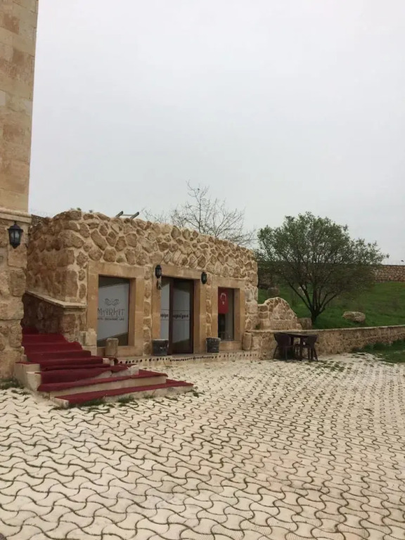 Mariat Hotel
