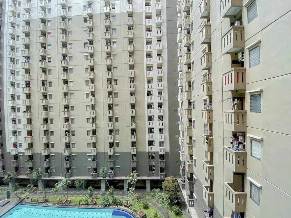 Spacious Studio Apartment at Gateway Ahmad Yani Cicadas by Travelio