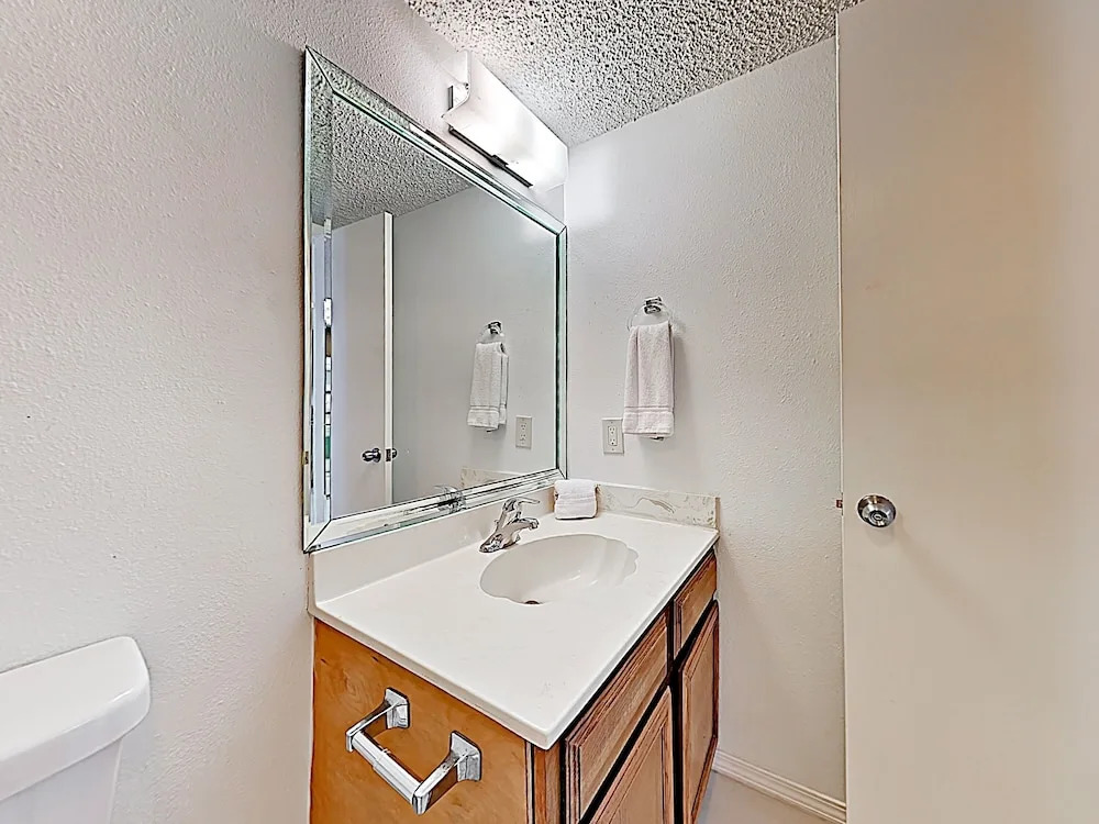New Listing! Charming Coastal W/ Beach Views 2 Bedroom Condo